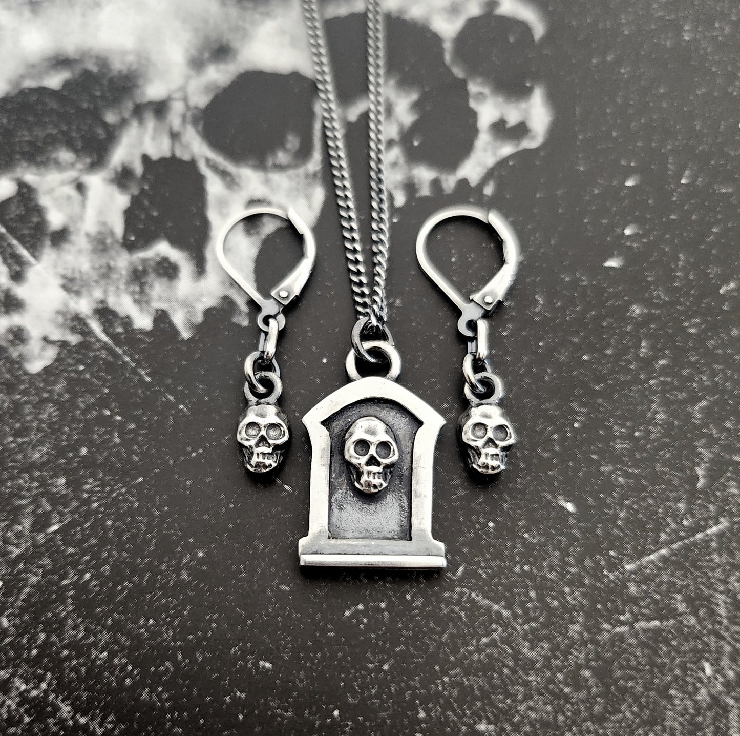 TOMBSTONE necklace with a skull
