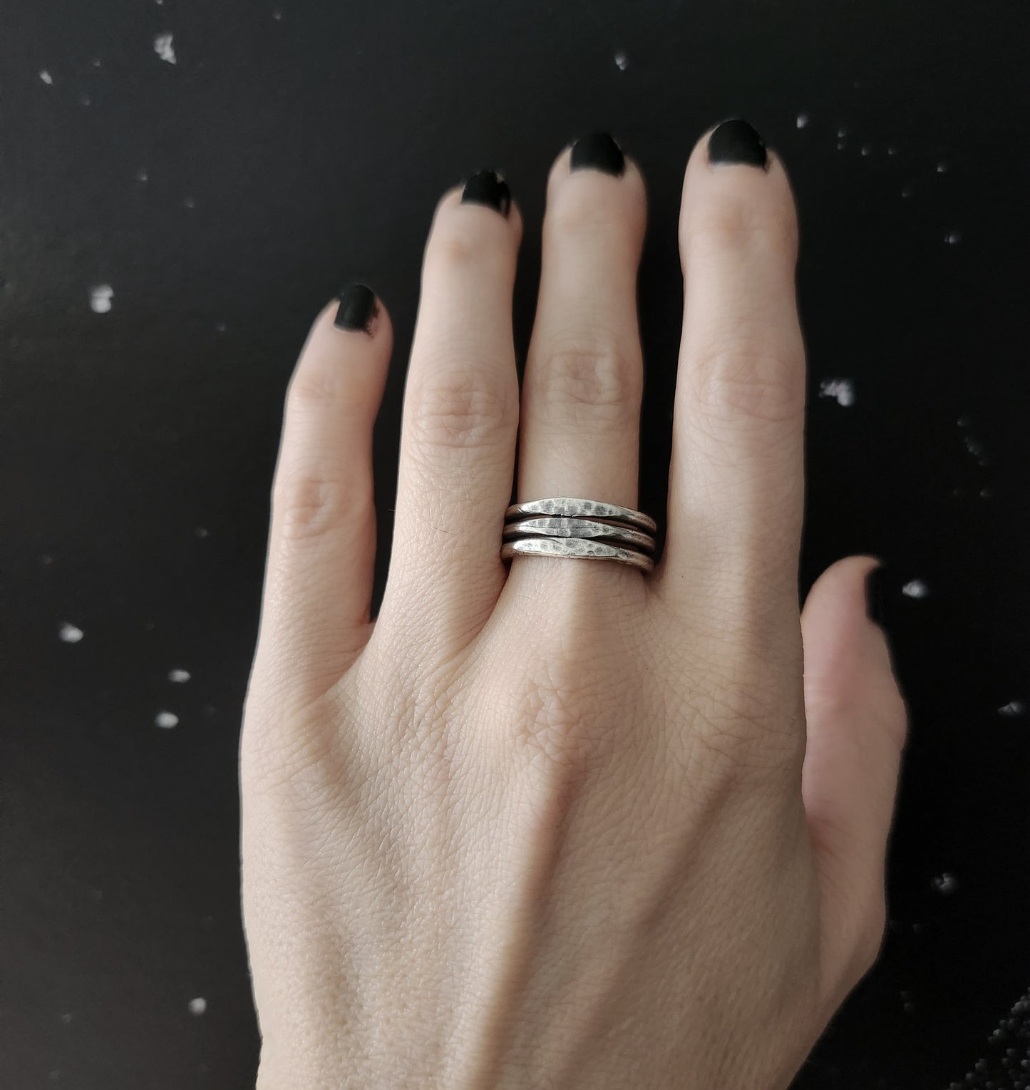 BETWEEN THE LINES ring