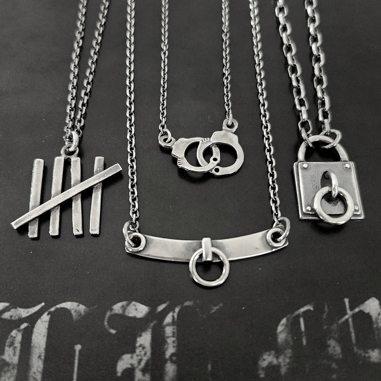 CAPTIVE necklace