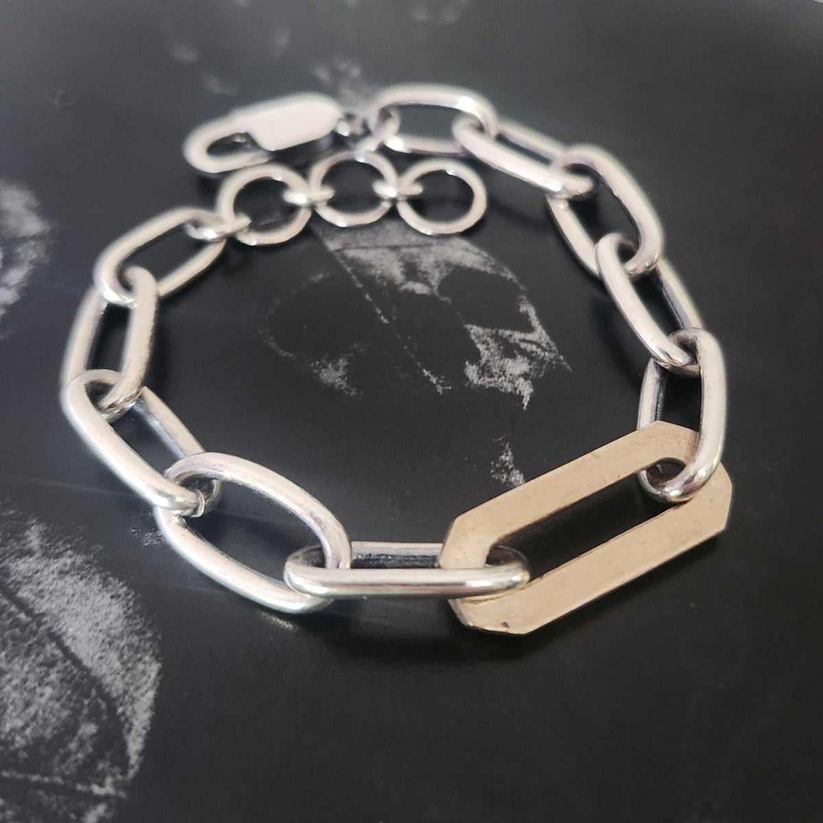 CORNERSTONE bracelet with bronze