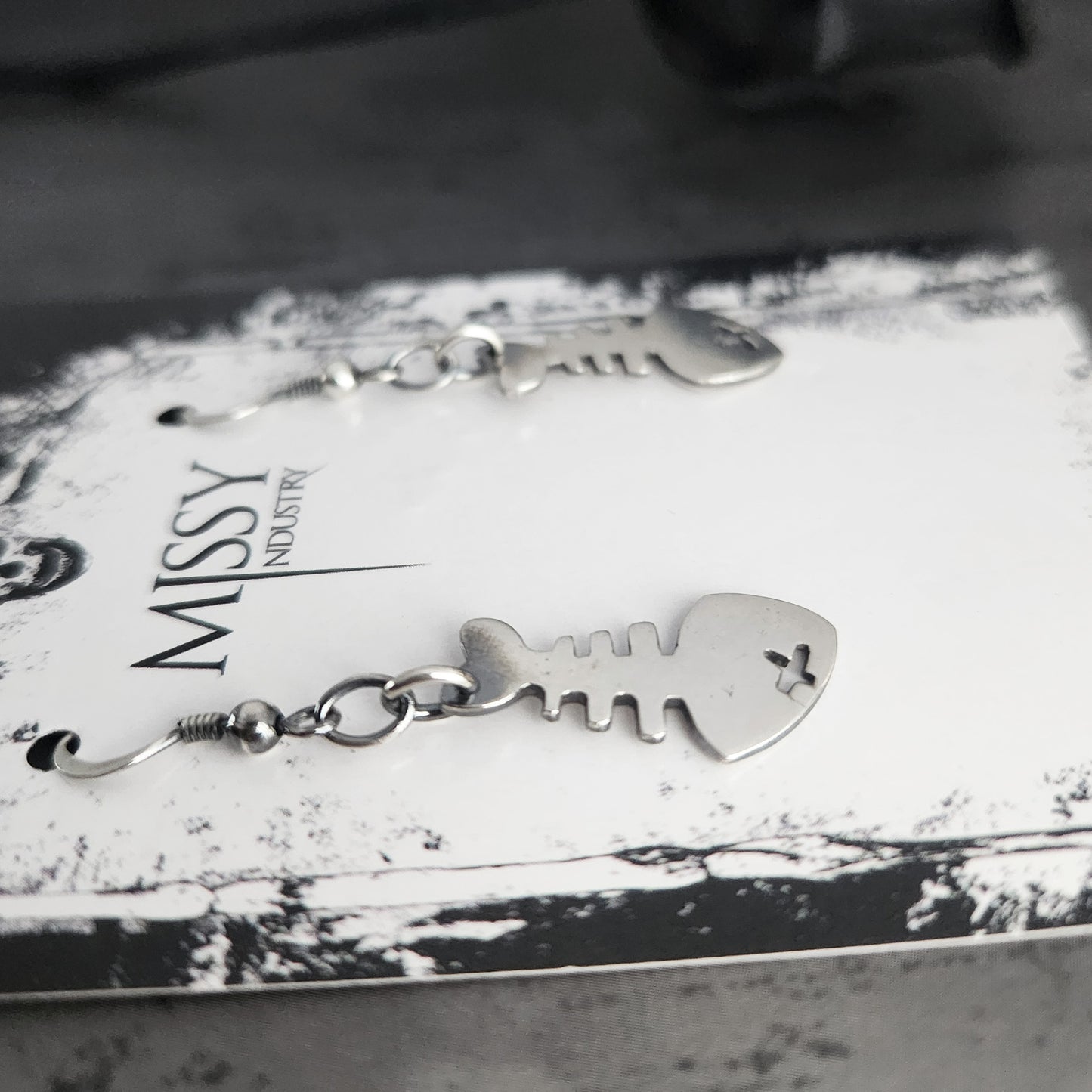 FISHBONES earrings