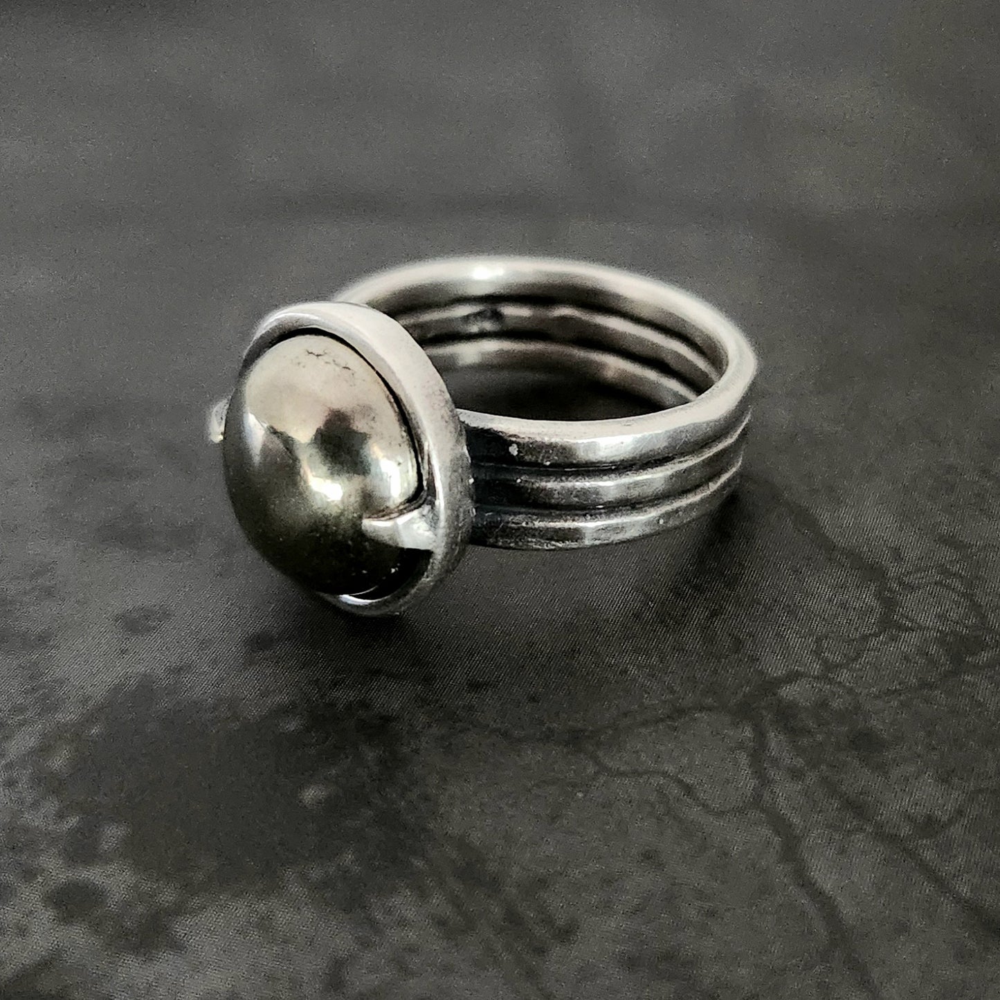 HELIOS ring with pyrite