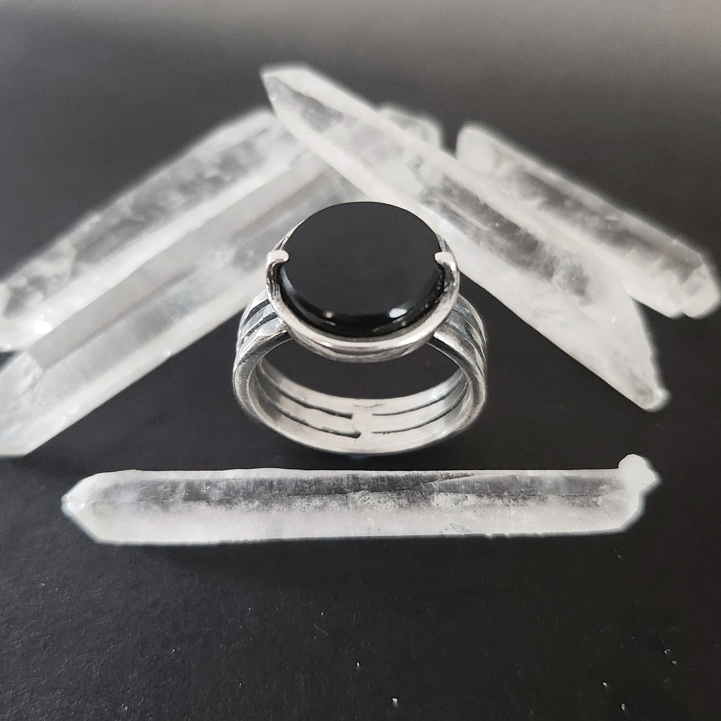 HELIOS RING with onyx