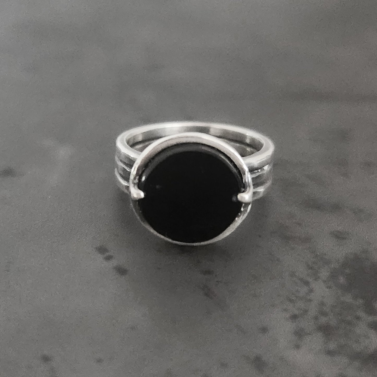 HELIOS RING with onyx