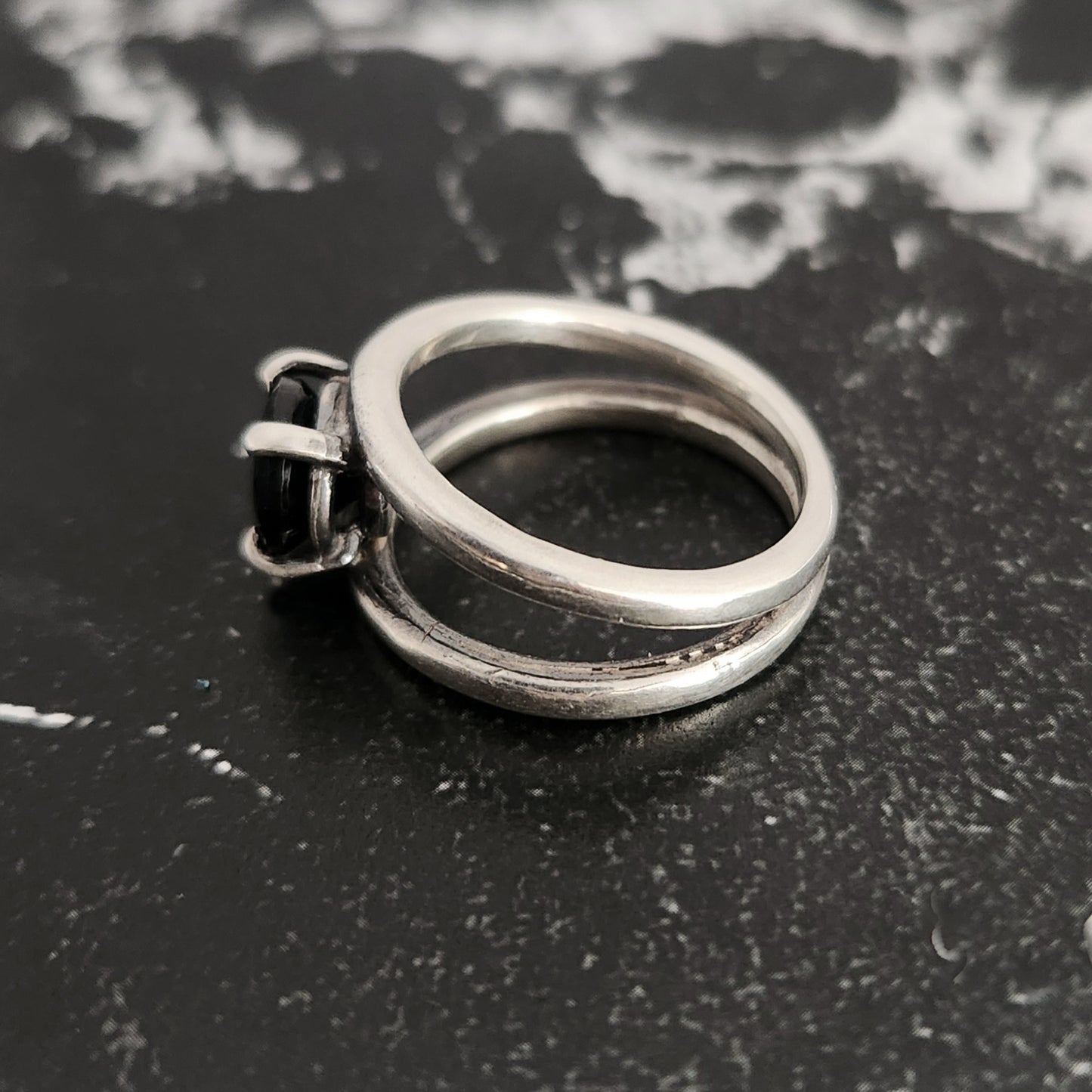 BLACK SPINEL ring size 8