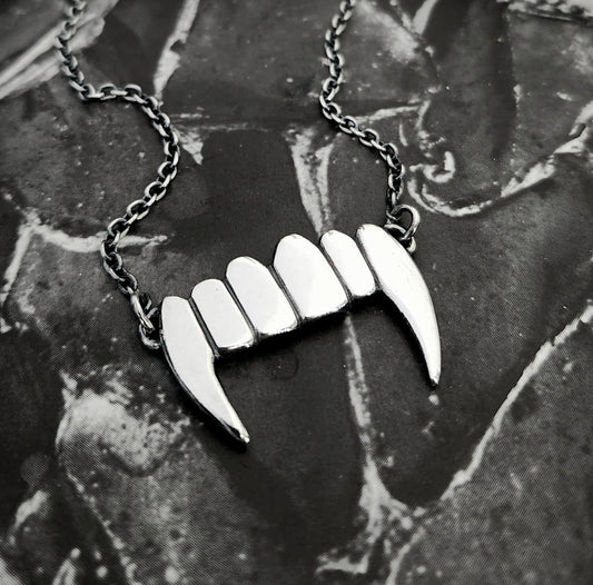 TRUE FANGS necklace