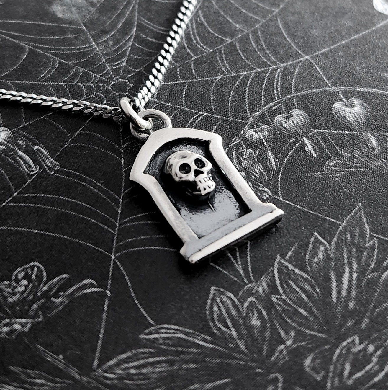 TOMBSTONE necklace with a skull