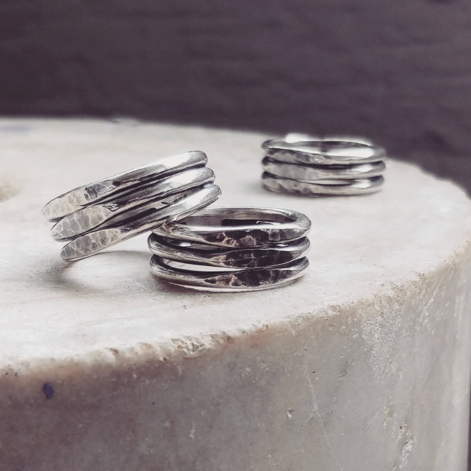 BETWEEN THE LINES ring