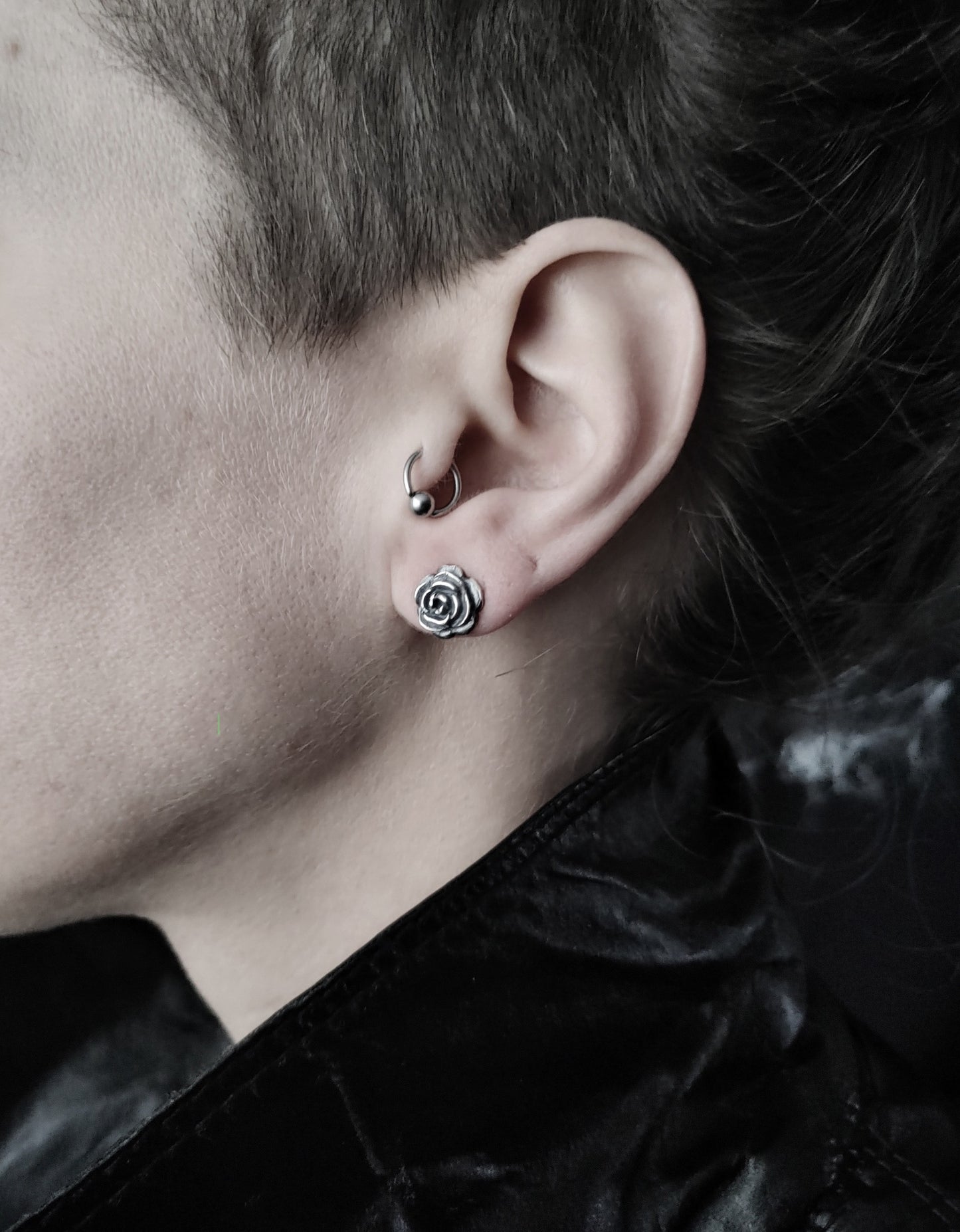 BLACK ROSES studs