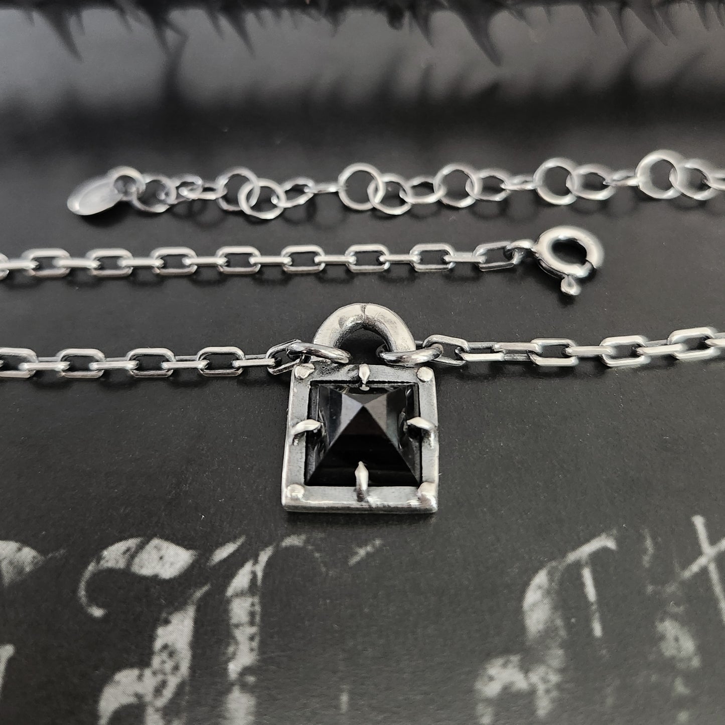 BLACKMAIL necklace with spinel