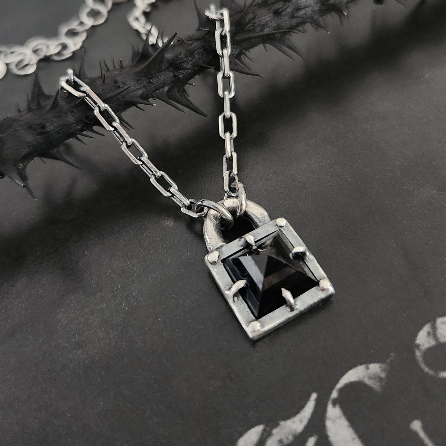 BLACKMAIL necklace with spinel