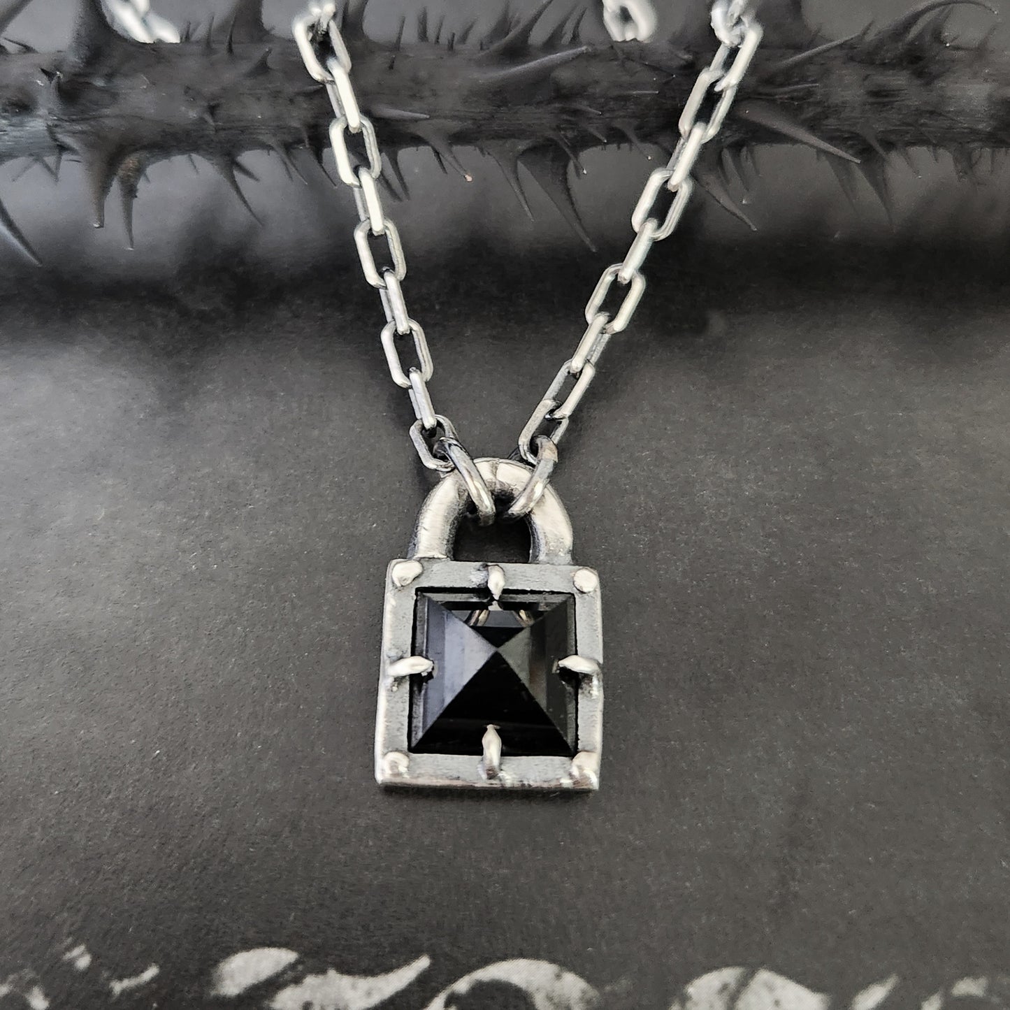 BLACKMAIL necklace with spinel