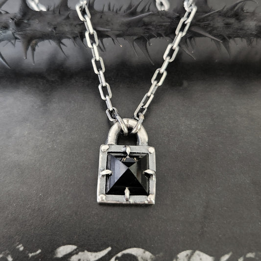 BLACKMAIL necklace with spinel
