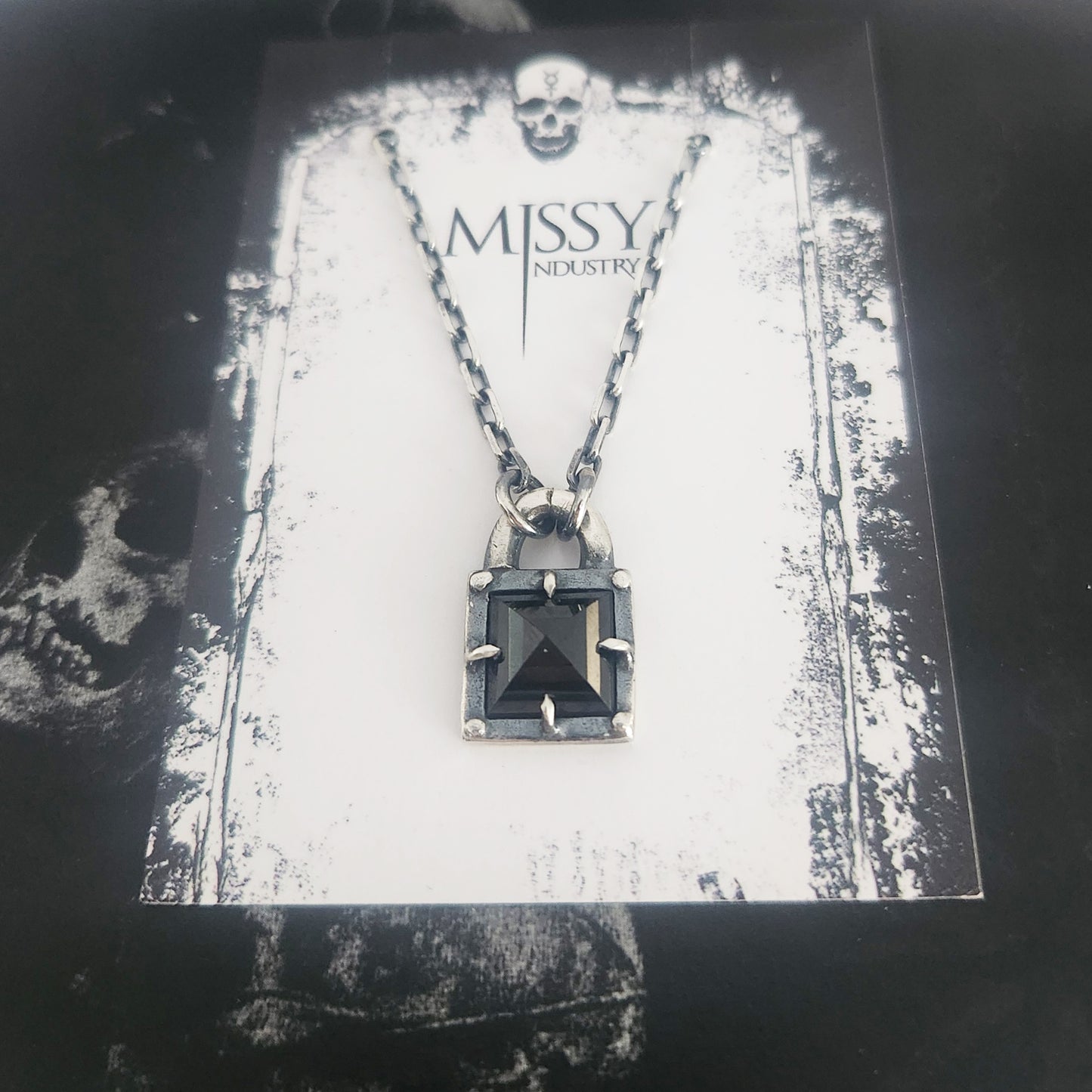 BLACKMAIL necklace with spinel