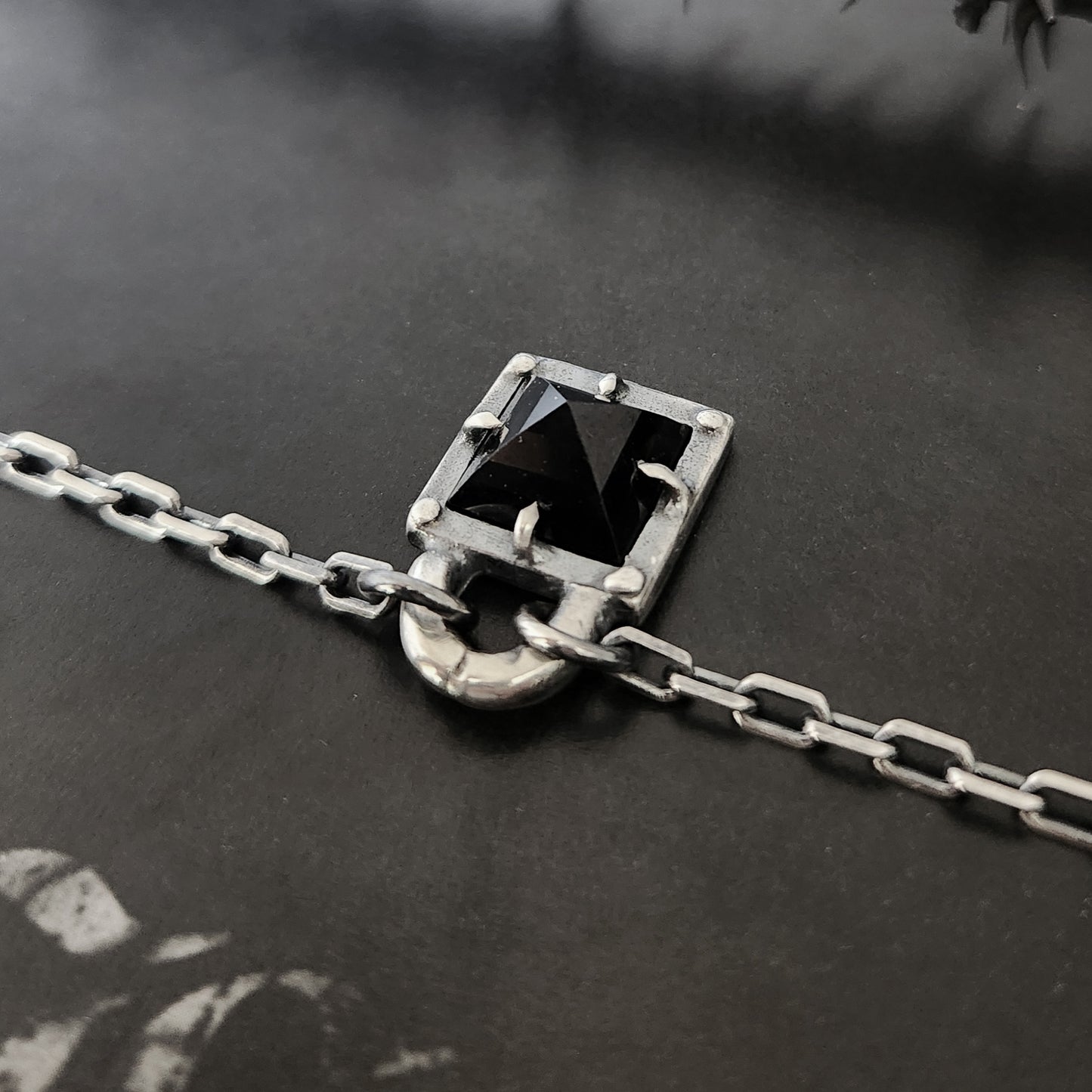 BLACKMAIL necklace with spinel