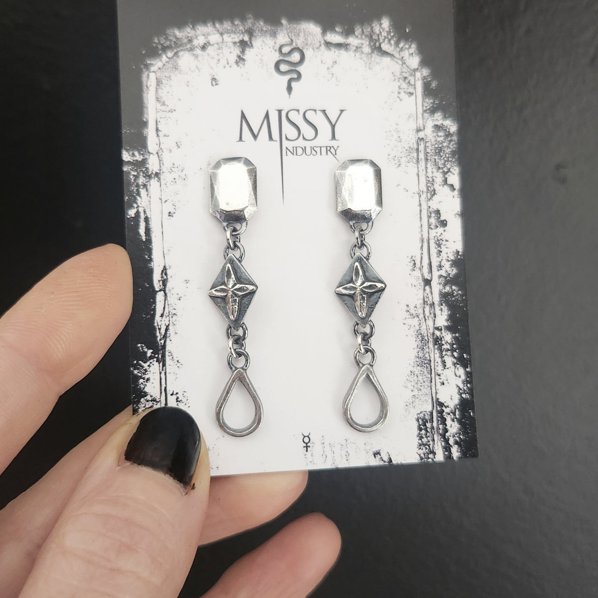 VESPERA earrings