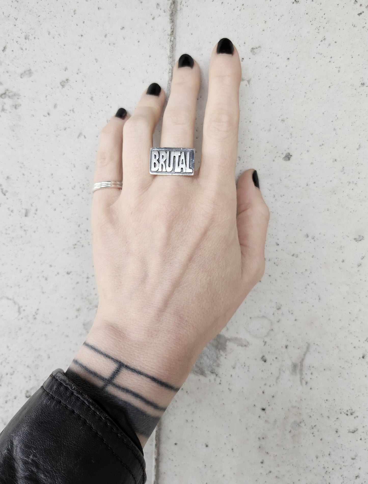 BRUTAL ring
