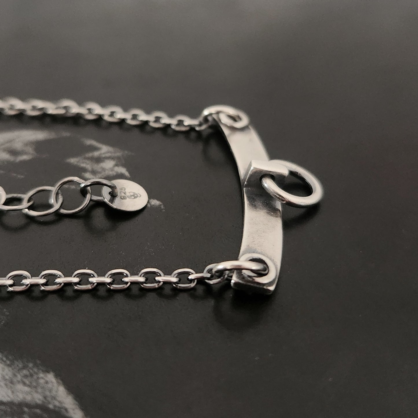 CAPTIVE necklace