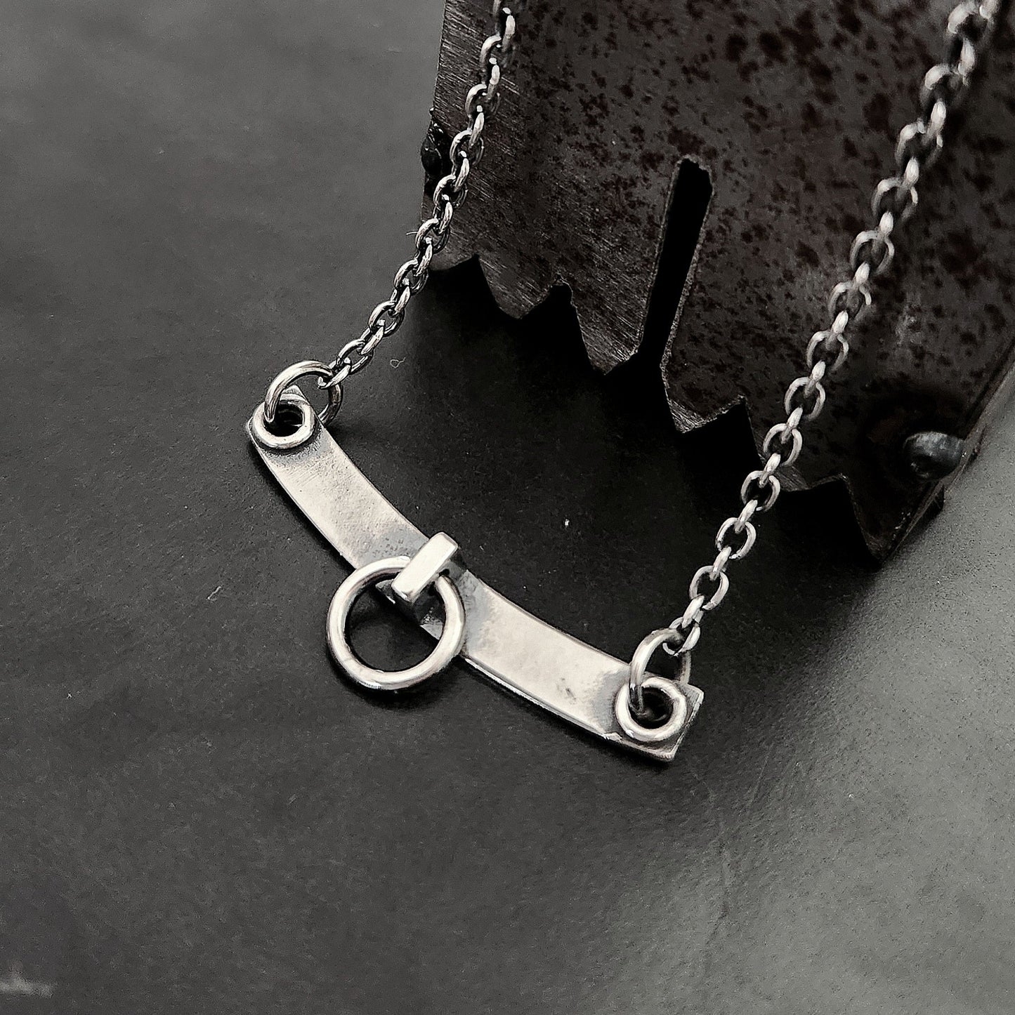 CAPTIVE necklace