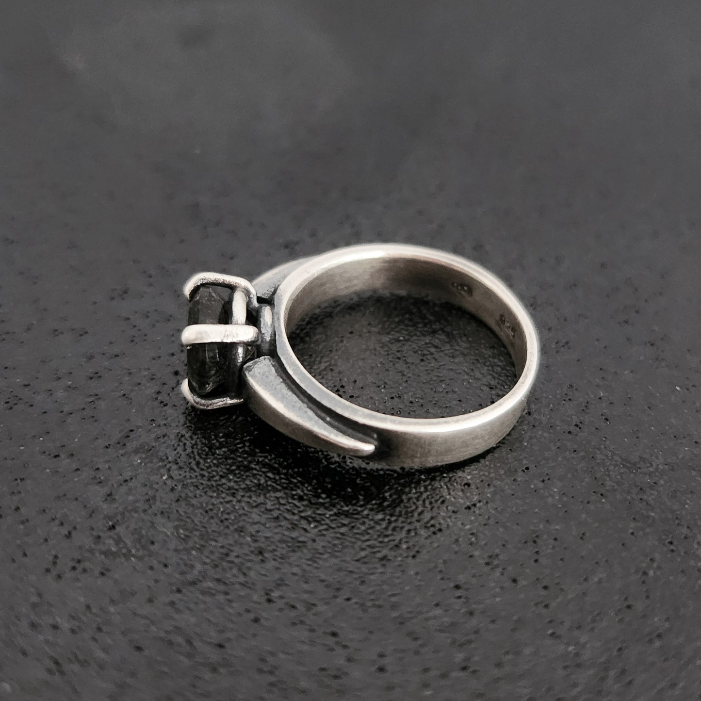 CELESTE ring with rutilated quartz