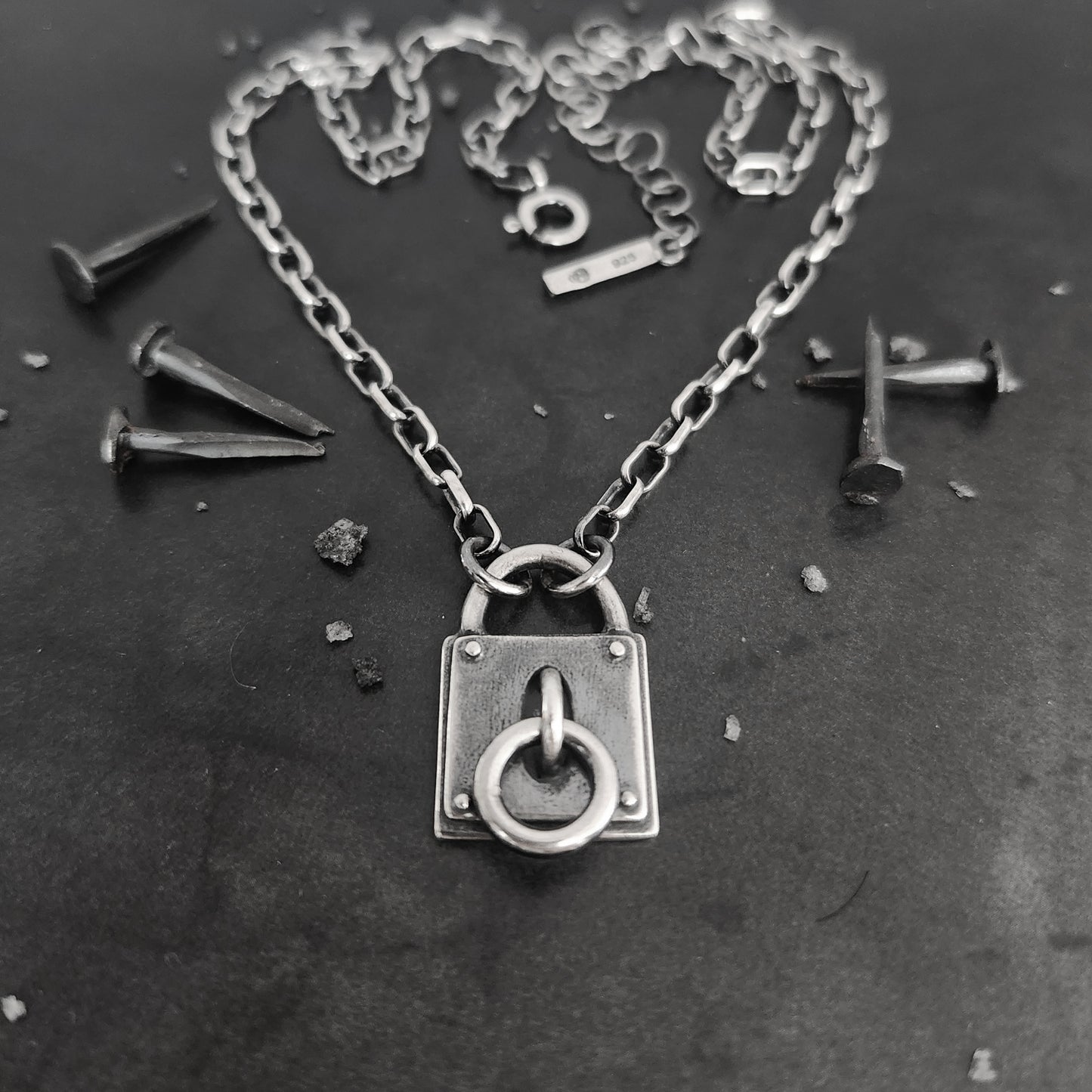 CLANDESTINE necklace