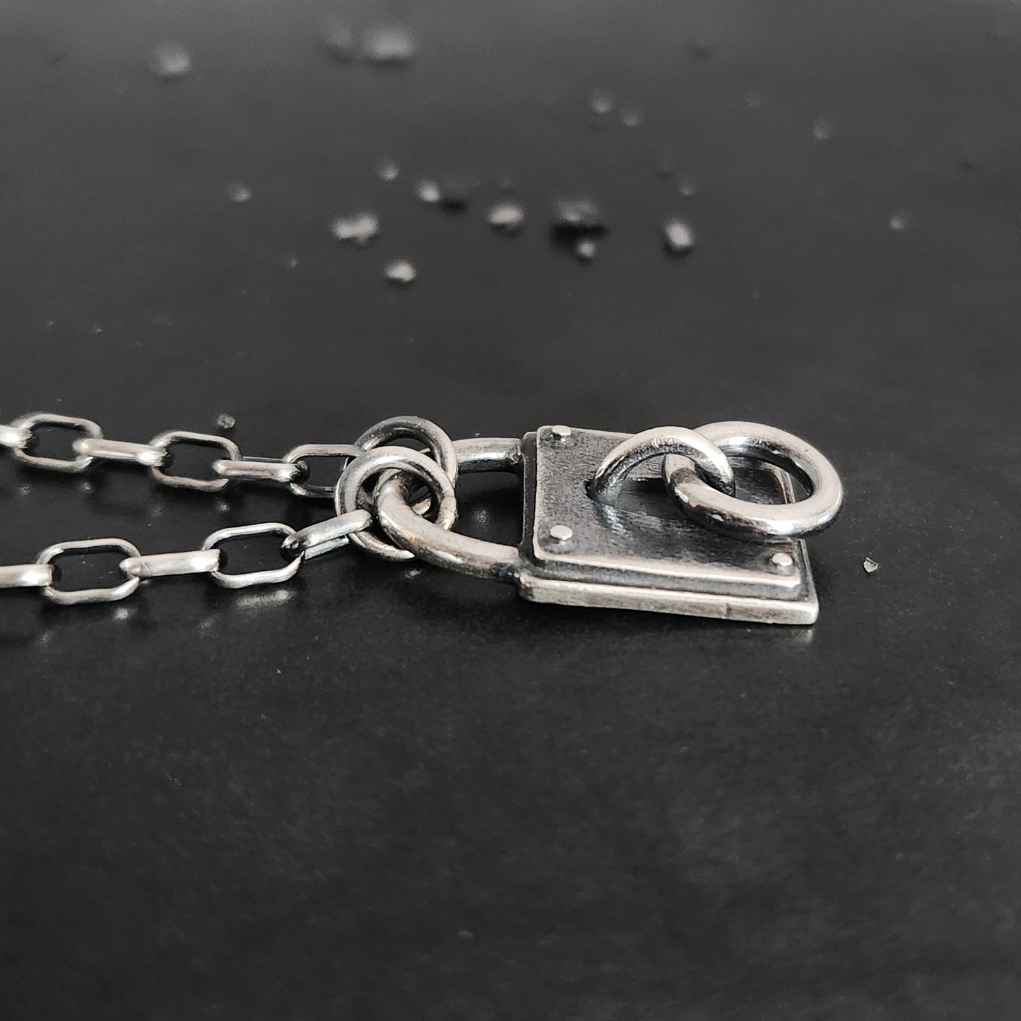 CLANDESTINE necklace