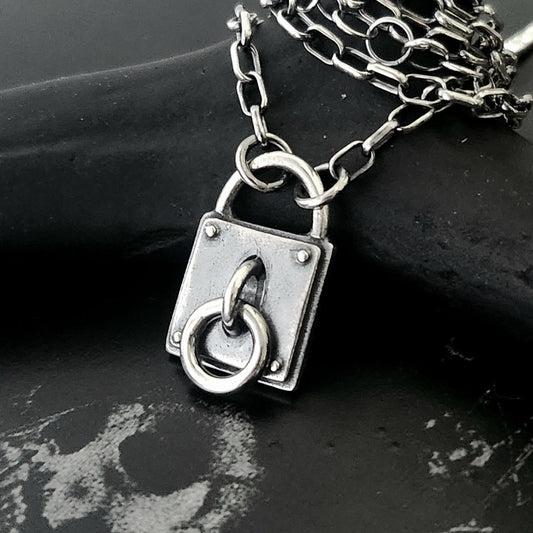 CLANDESTINE necklace