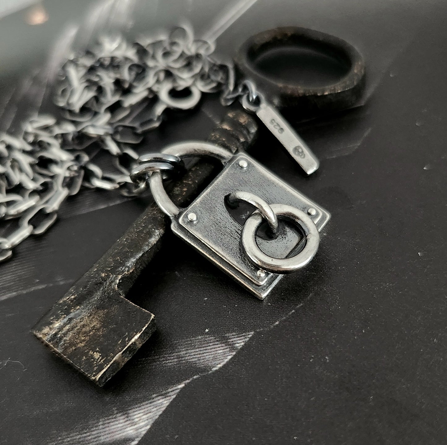 CLANDESTINE necklace