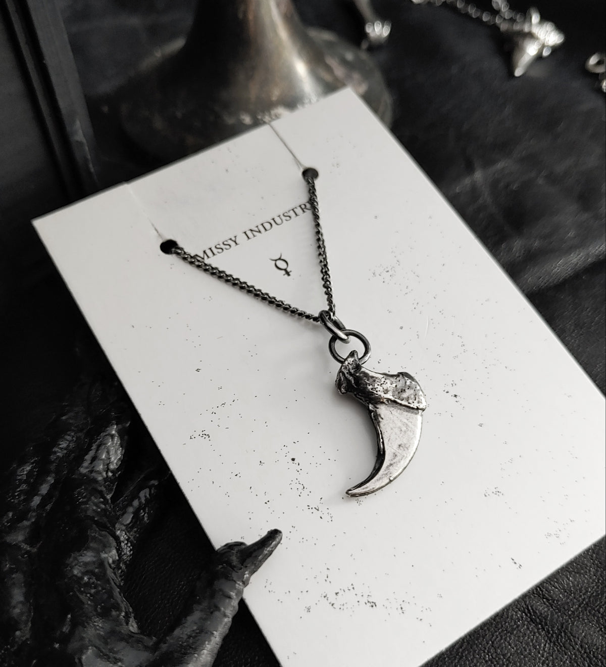 LA GRIFFE necklace