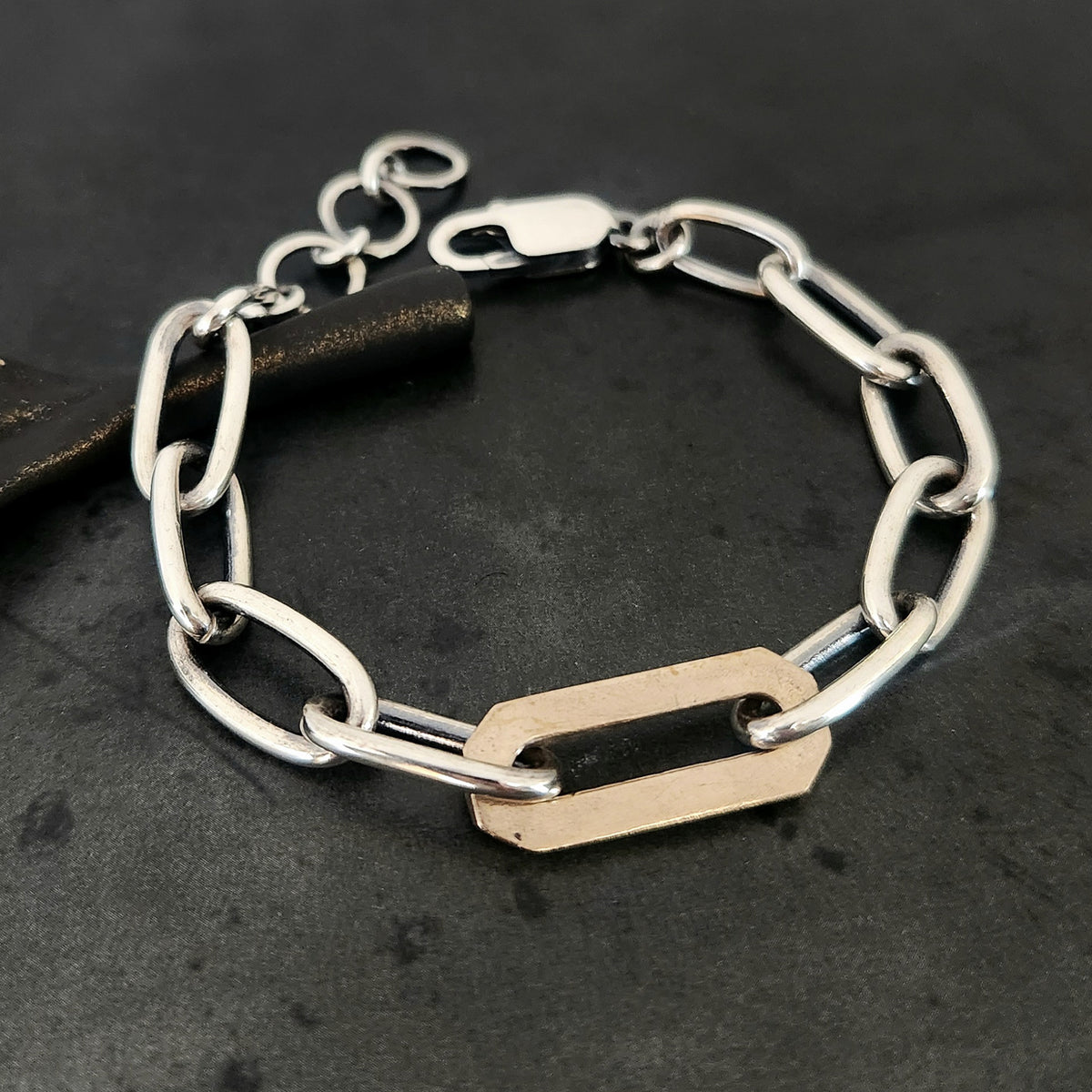 CORNERSTONE bracelet with bronze