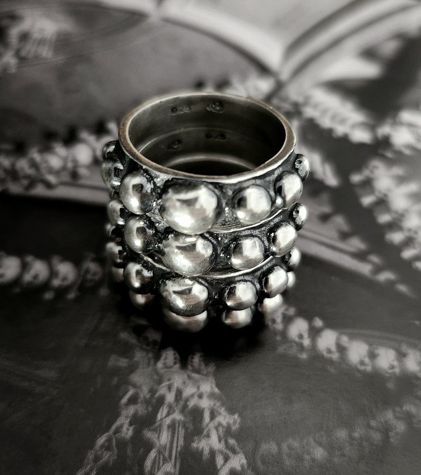 DUNGEON WALL ring