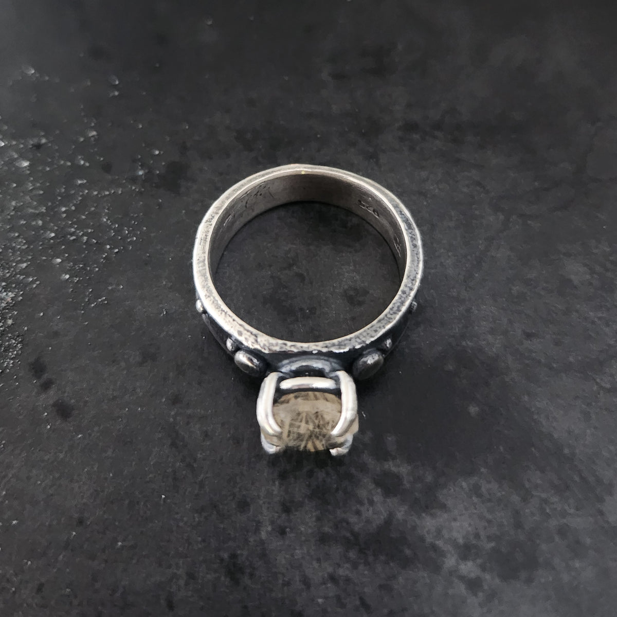 MOTLEY ring with golden rutilated quartz