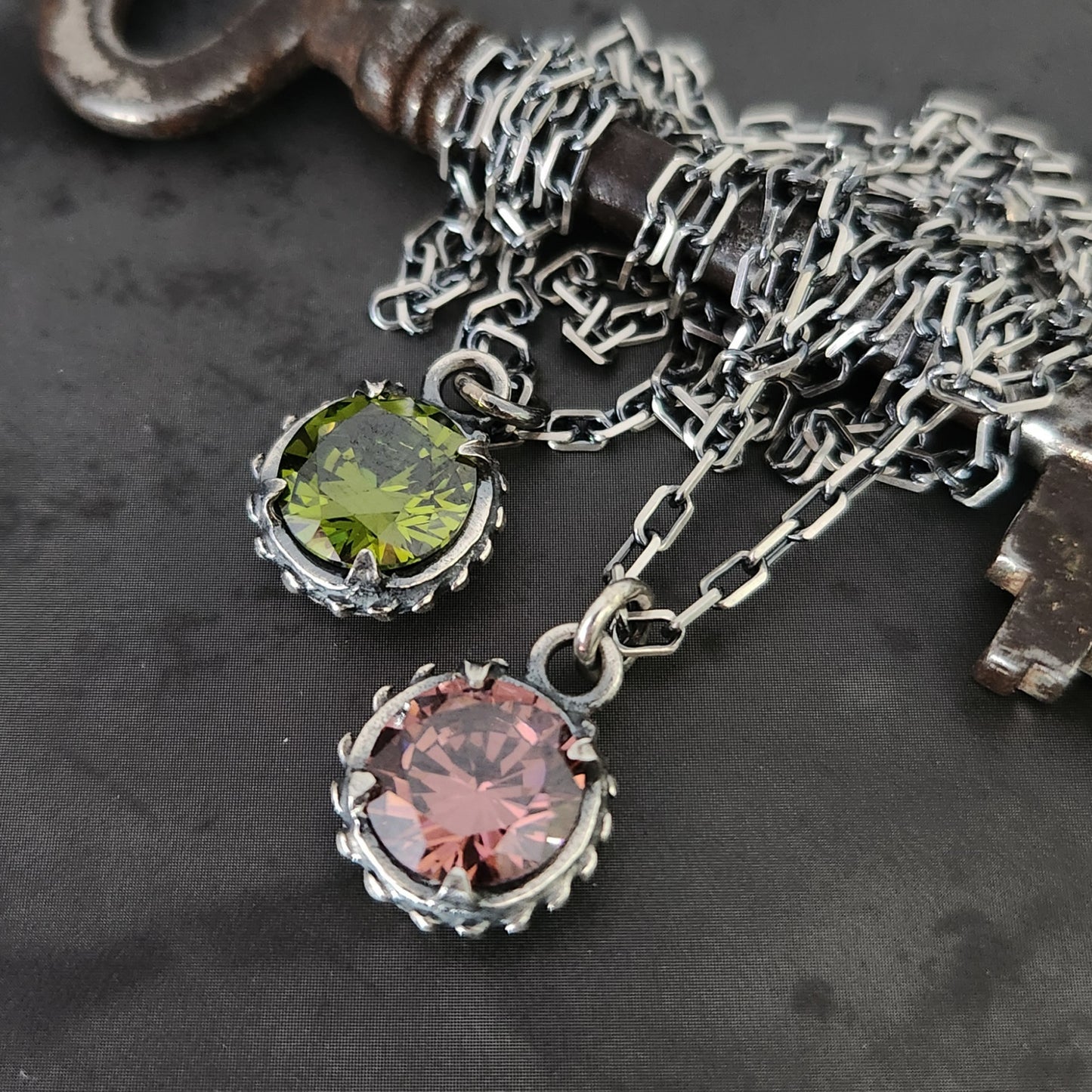 VENUS FLYTRAP necklace with cubic zirconia