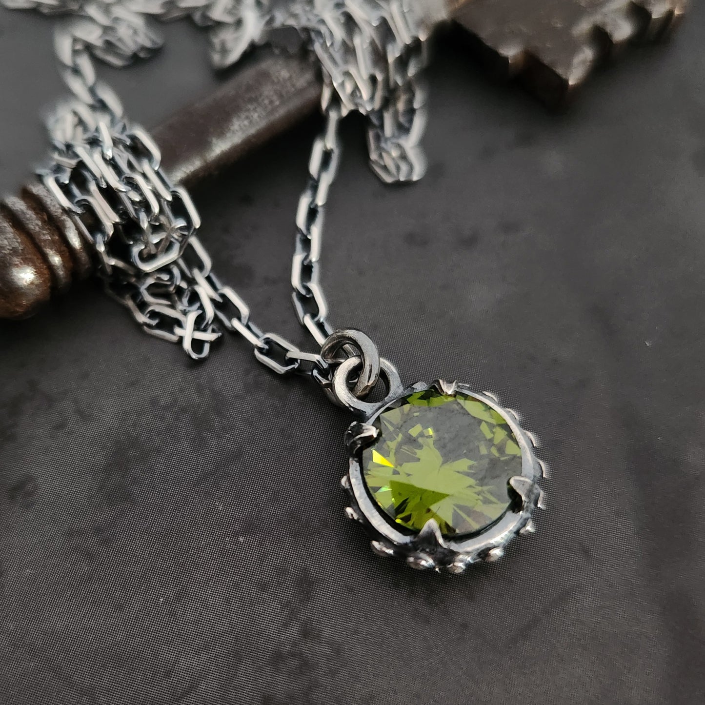 VENUS FLYTRAP necklace with cubic zirconia