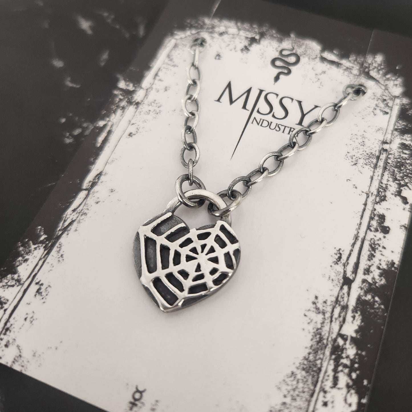 WEB HEART necklace