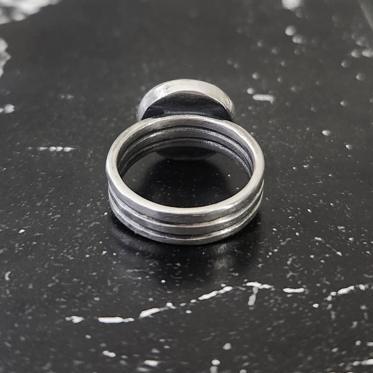 HELIOS ring with lapis lazuli