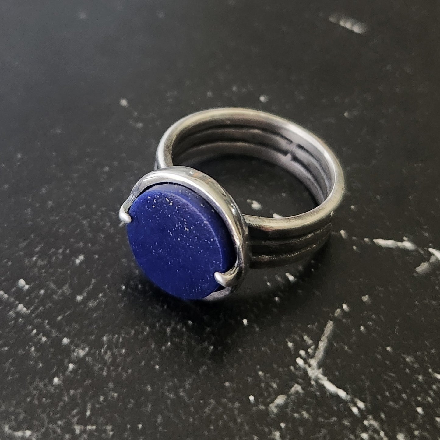HELIOS ring with lapis lazuli