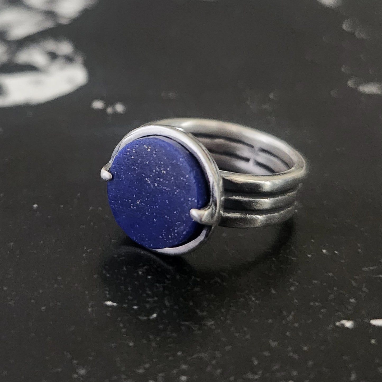 HELIOS ring with lapis lazuli