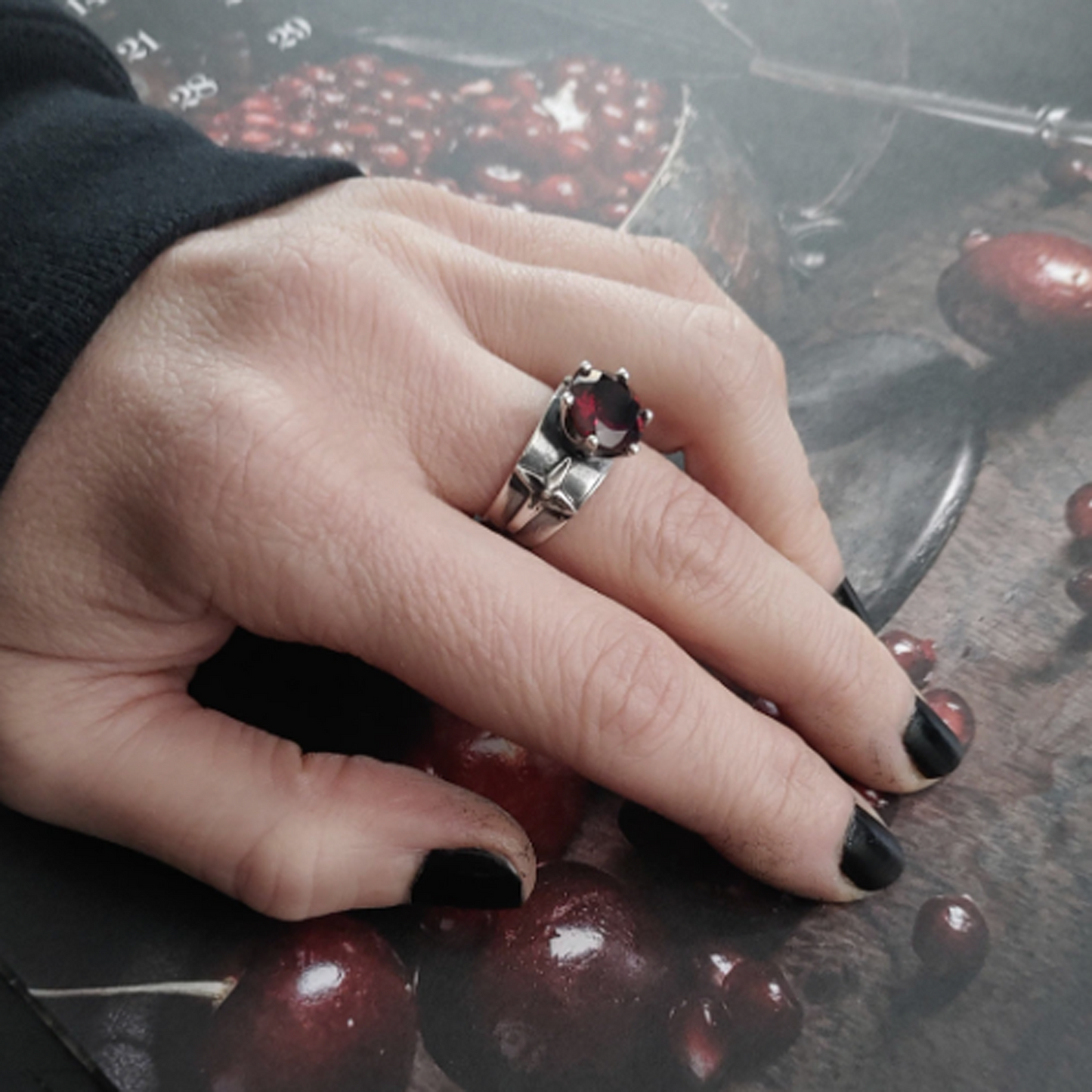 HELVETE ring with red cz