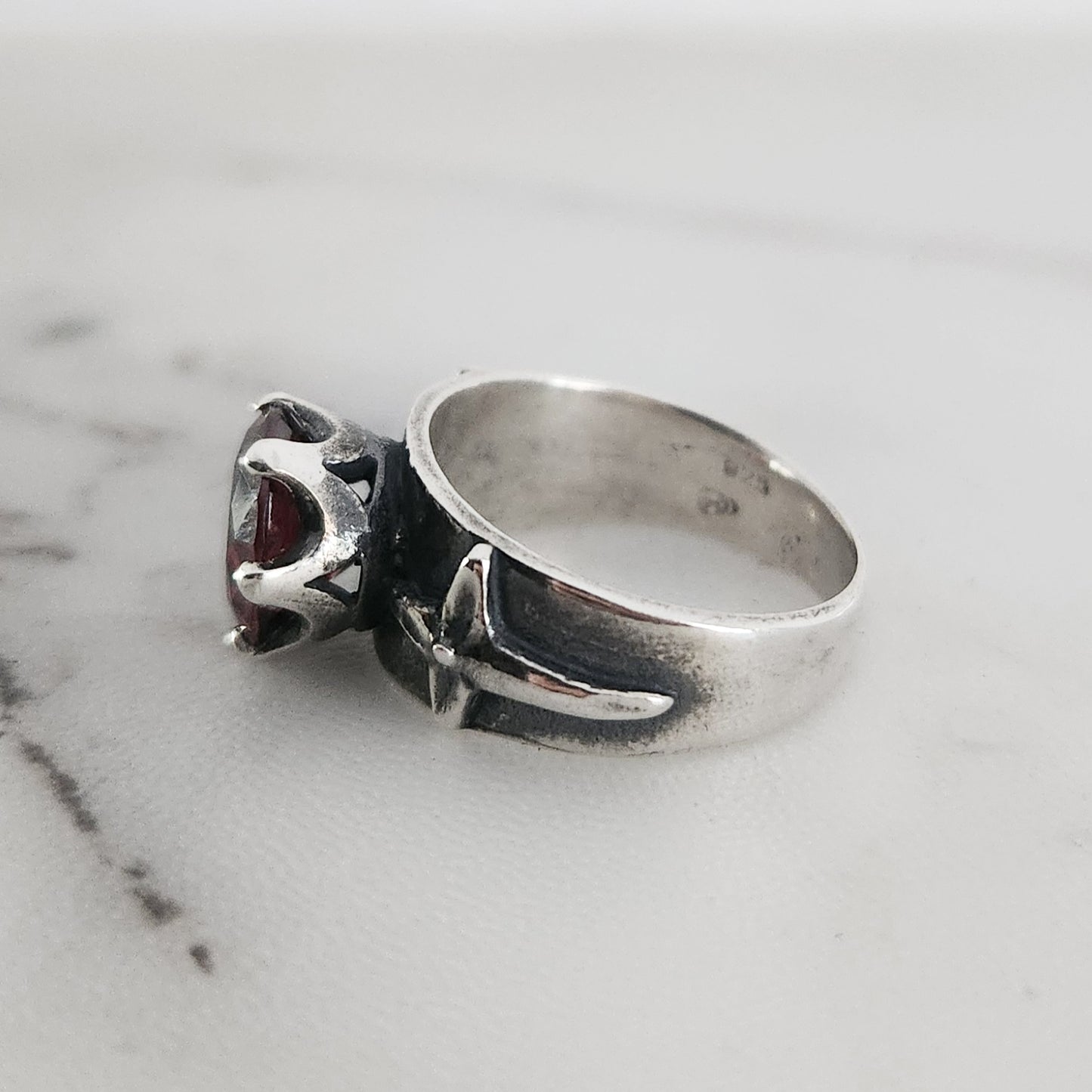 HELVETE ring with red cz