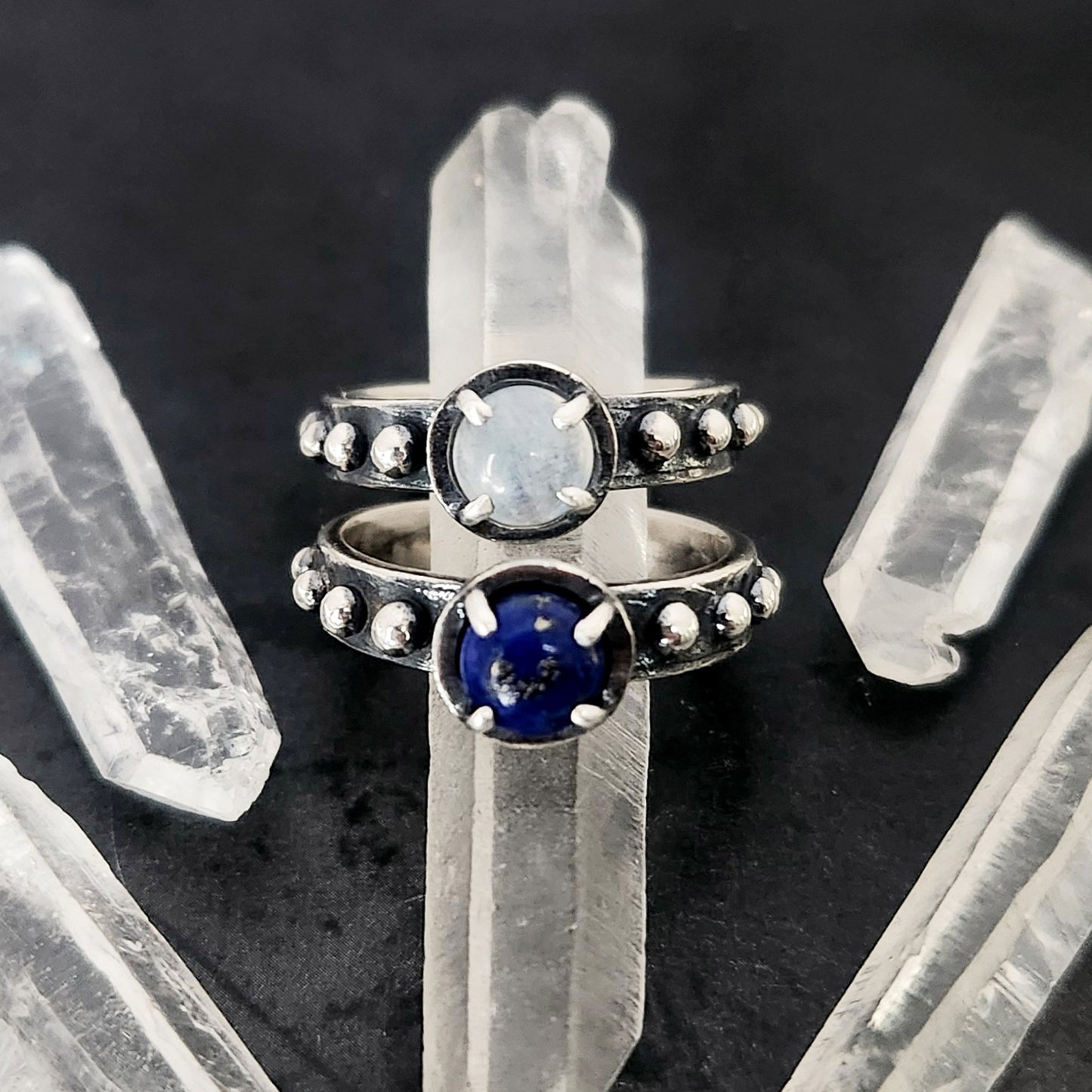 MAZZY ring with lapis lazuli or rainbow moonstone