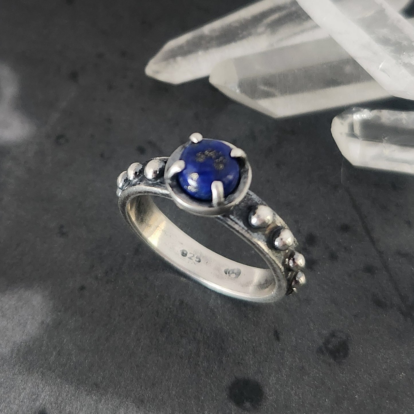 MAZZY ring with lapis lazuli or rainbow moonstone