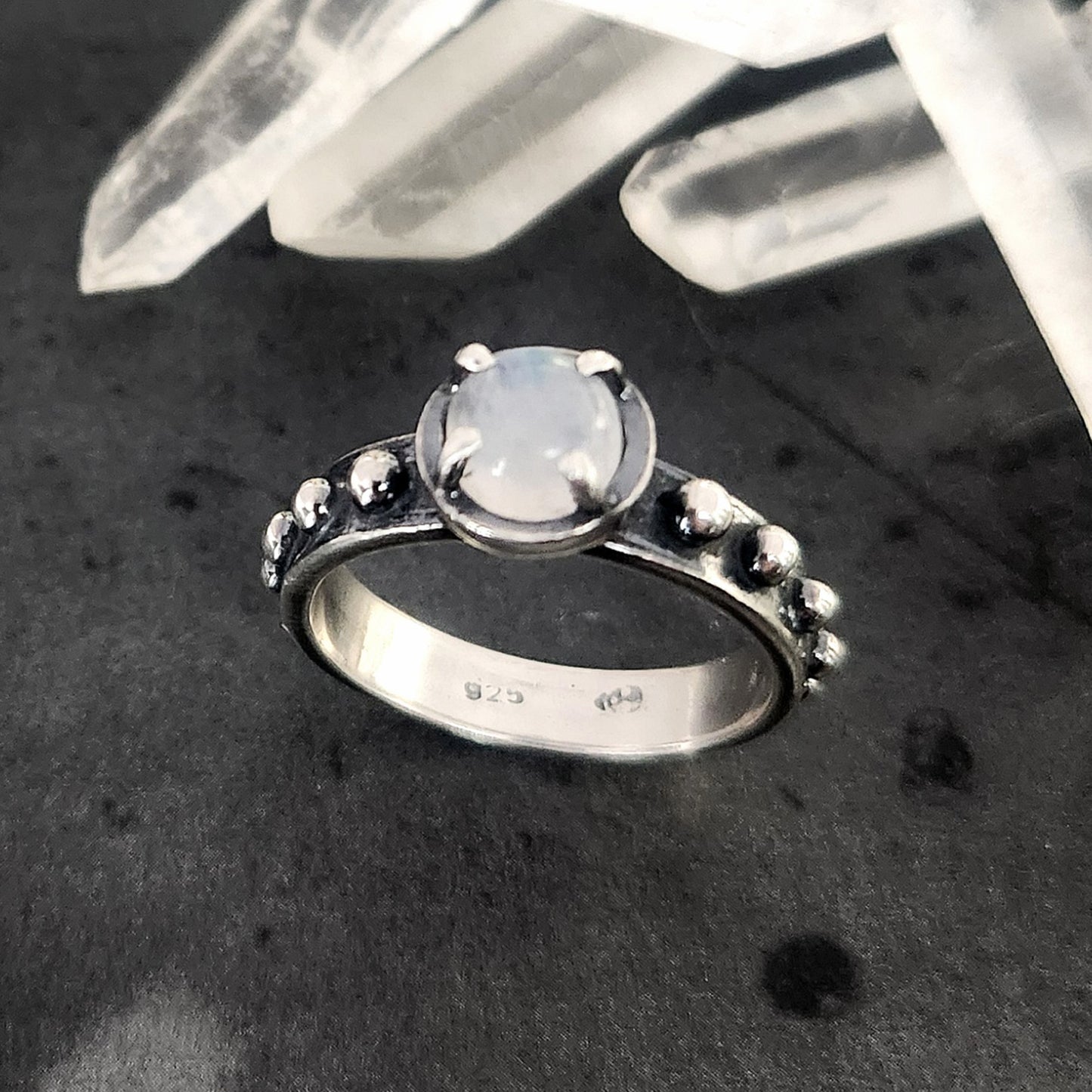 MAZZY ring with lapis lazuli or rainbow moonstone