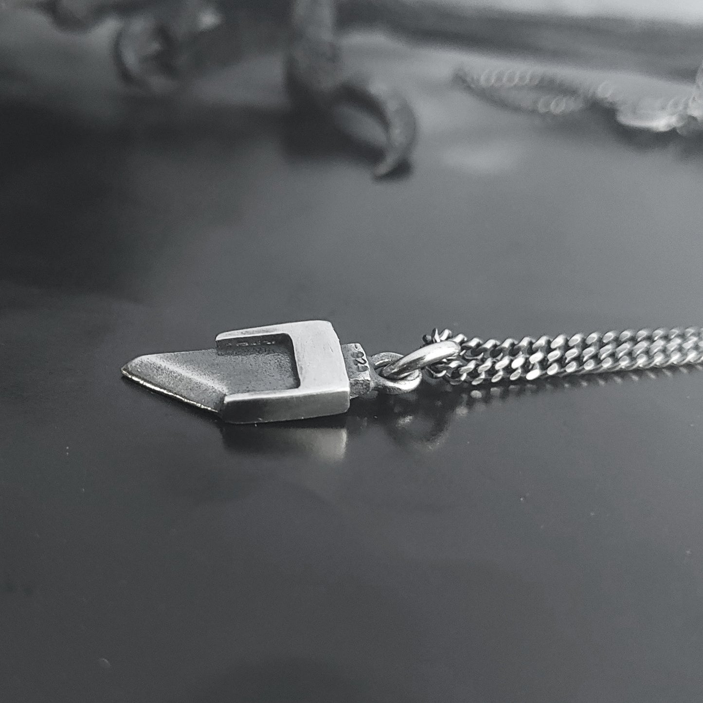 Mini GUILLOTINE necklace