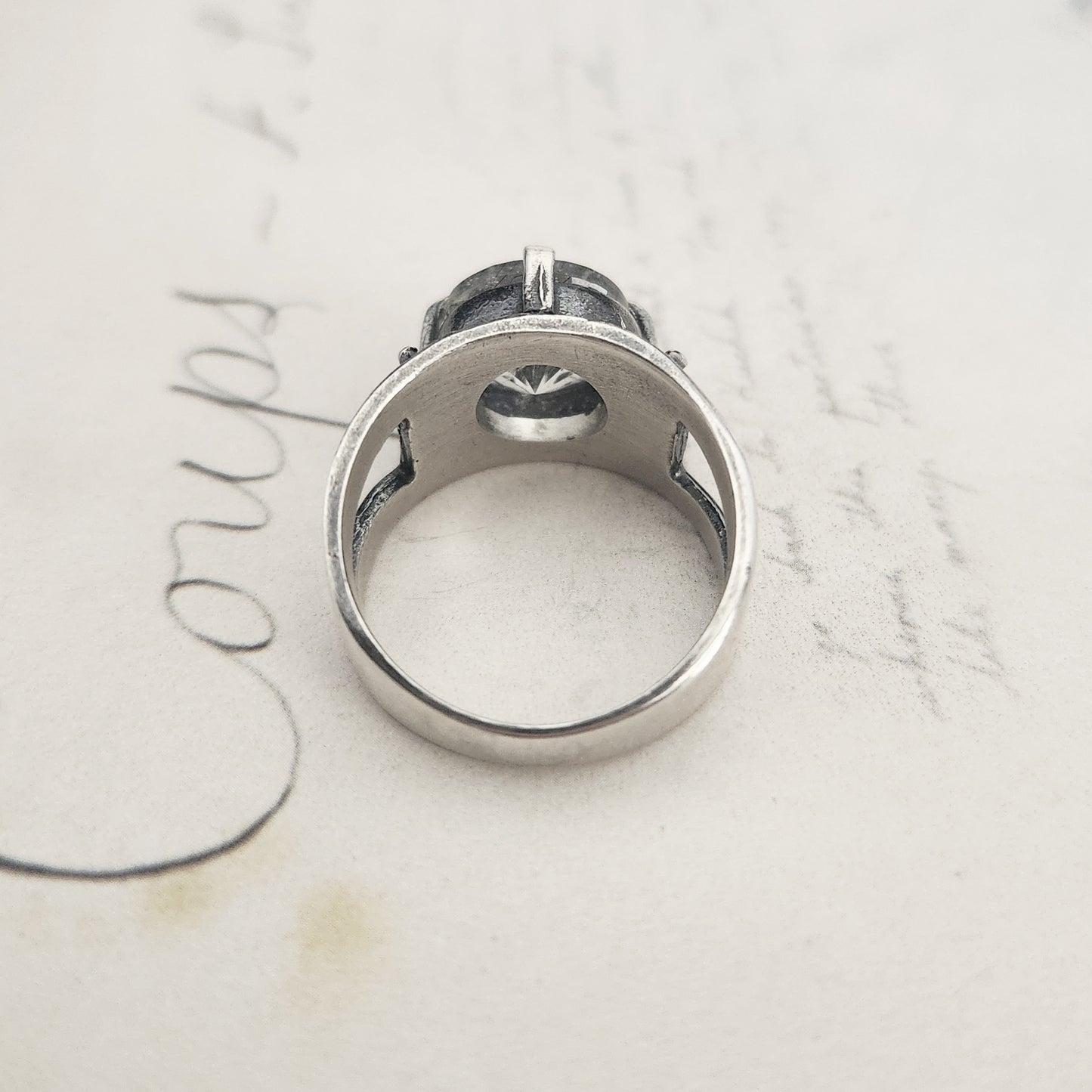 MORTICIA ring with rutilated quartz