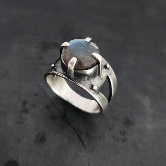 MORTICIA ring with labradorite