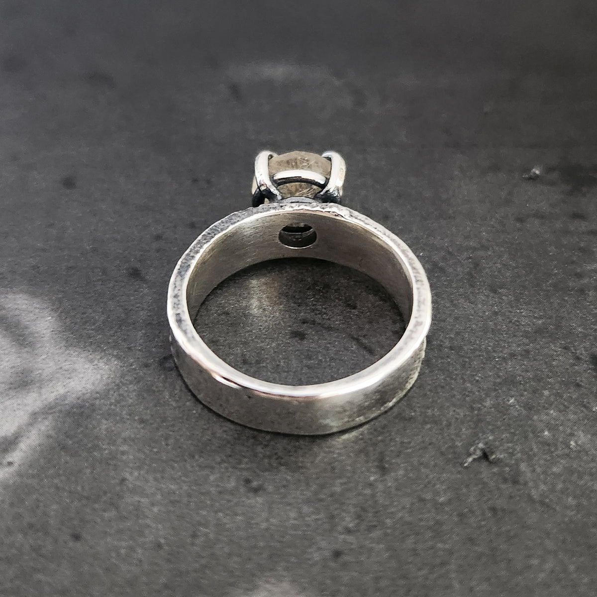 MOTLEY ring with golden rutilated quartz