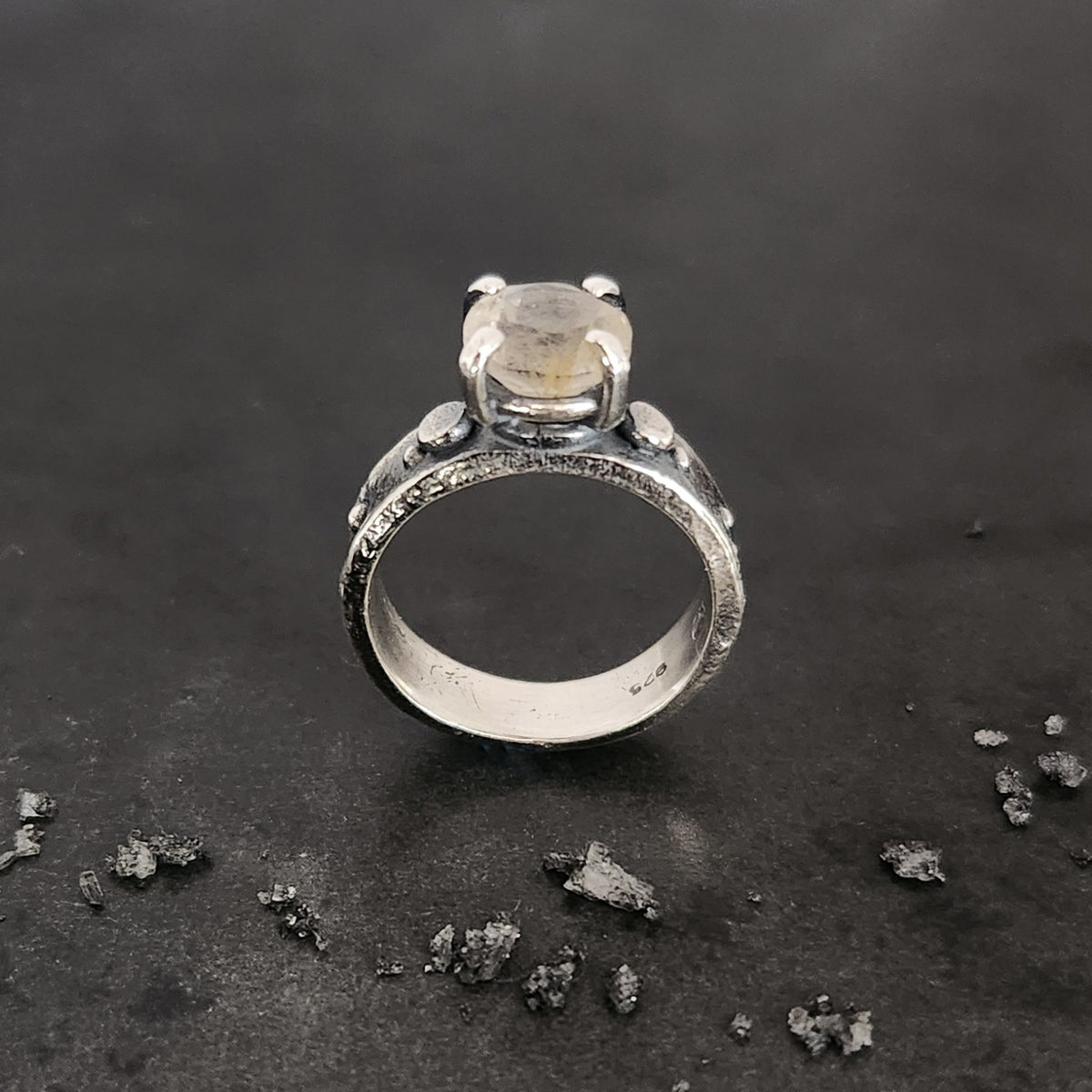 MOTLEY ring with golden rutilated quartz