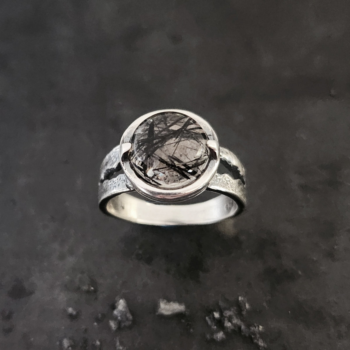 MURKY ring with rutilated quartz