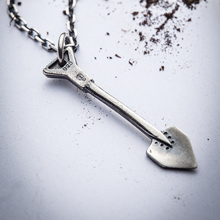 GRAVE DIGGER necklace